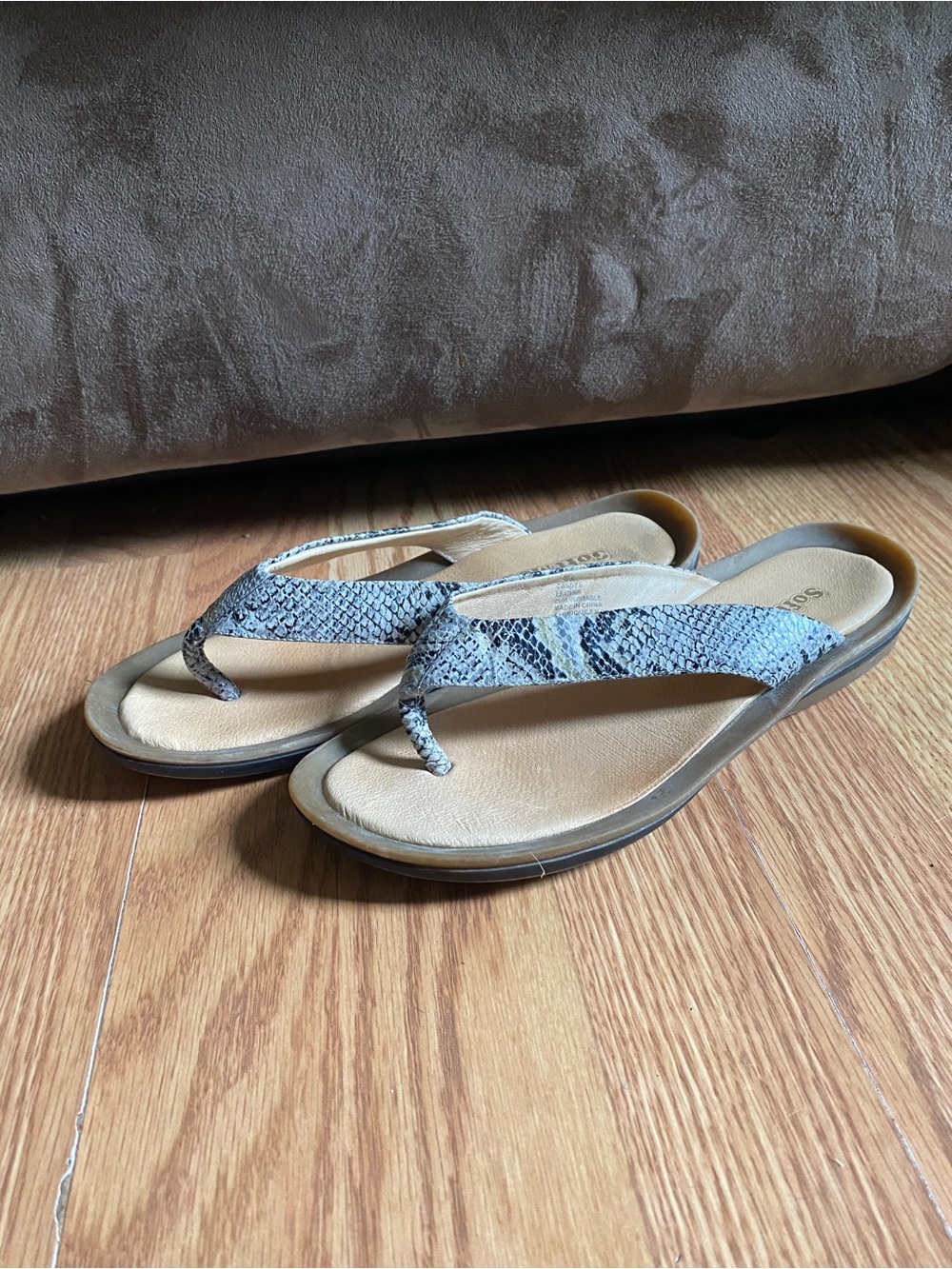Women's Snake-Print Thong Sandals in Light Gray